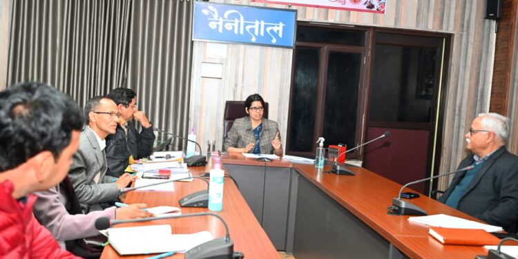 डीएम ने हल्द्वानी में कृषि विभाग की केंद्र पोषित योजना/राज्य पोषित योजना की की समीक्षा