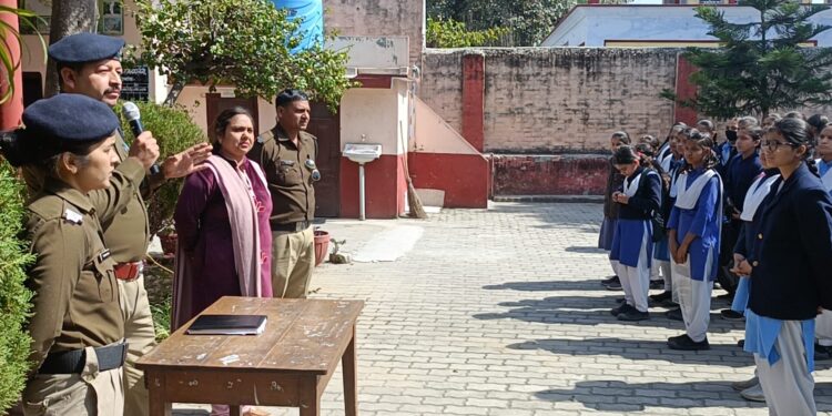 धोखाधड़ी और सोशल मीडिया घोटालो के सम्बन्ध मे किया गया जागरूकता कार्यक्रम