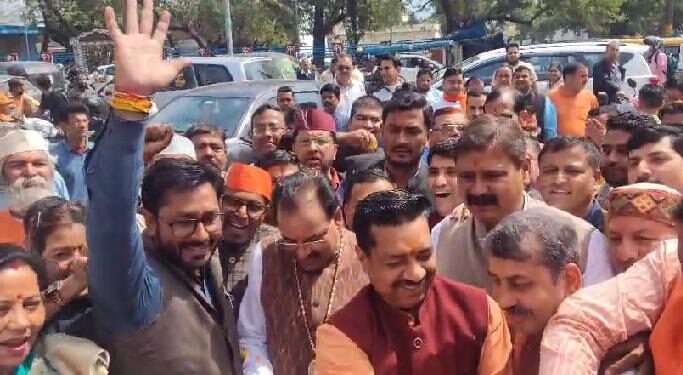 अजय भट्ट ने किया अपने चुनाव कार्यालय का शुभारम्भ