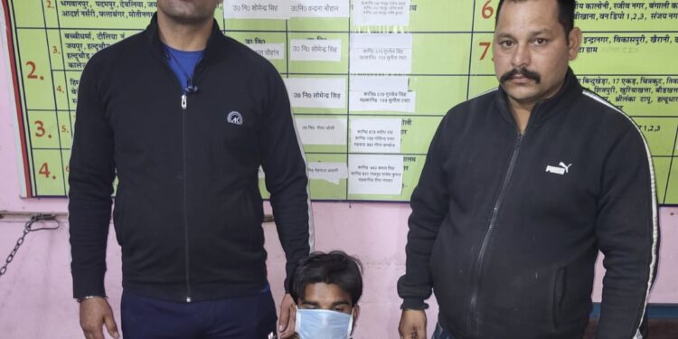 62 पव्वे देशी शराब समेत बिक्री के 4700 रू के साथ एक शराब तस्कर गिरफ्तार