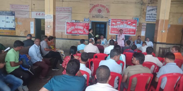 अंतरराष्ट्रीय श्रमिक दिवस के अवसर पर रोडवेज परिसर में आयोजित की गई सभा