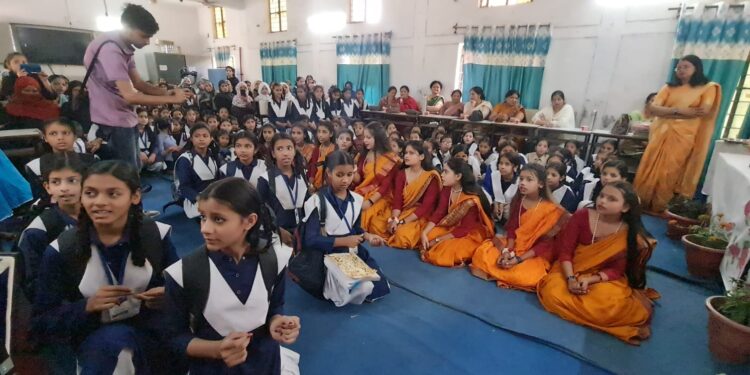 हल्द्वानी_राजकीय बालिका इंटर कालेज में प्रवेश महोत्सव: शिक्षा का रंगीन सफर