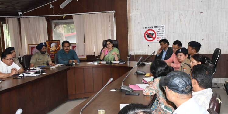 जिलाधिकारी वंदना सिंह ने मानसून की तैयारियों को लेकर की बैठक