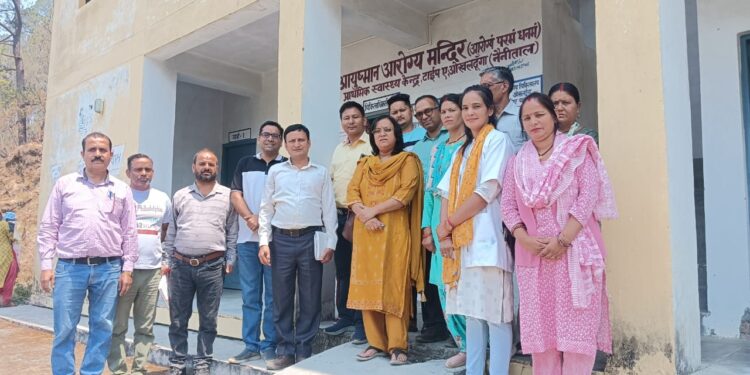 डीएम नैनीताल के निर्देश पर मुख्य चिकित्सा अधिकारी ने किया प्राथमिक स्वास्थ्य केंद्रों का भ्रमण
