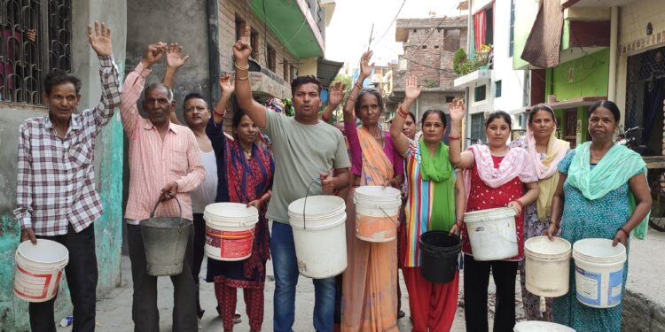 हल्द्वानी के राजपुरा में पेयजल संकट को लेकर प्रदर्शन