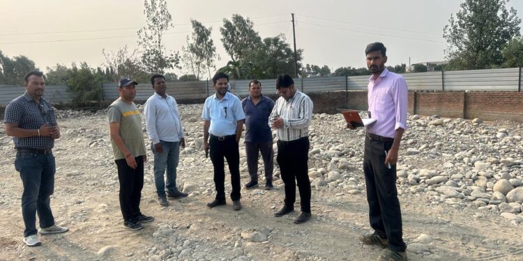 राजस्व विभाग एवं खनन विभाग की टीम द्वारा क्षेत्र में किया गया औचक निरीक्षण