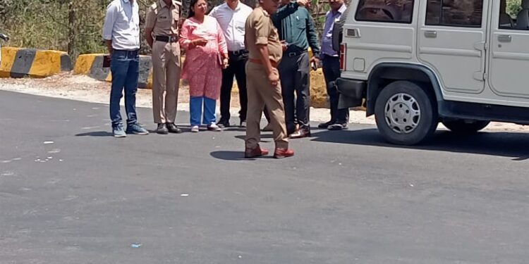 कैची धाम_बाइकों की निजी पार्किंग हेतु कर ली गई पार्किंग व्यवस्था