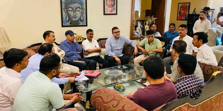 भयंकर गर्मी को देख विधायक सुमित हृदयेश ने ली अधिकारियों की आपात बैठक