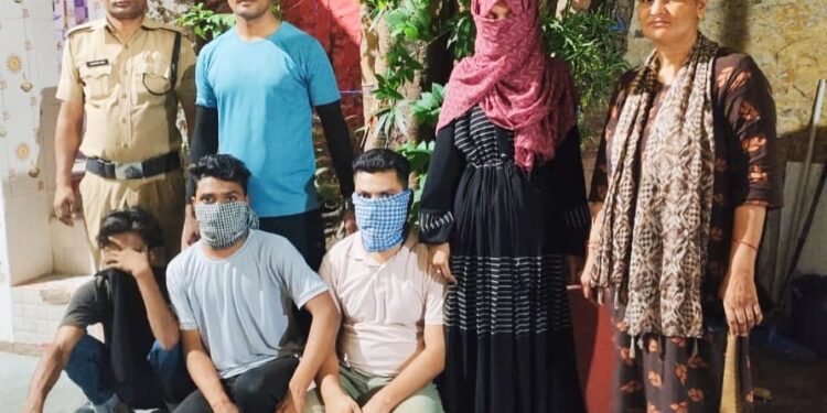 पुलिस ने सकुशल बरामद की नाबालिग बच्चियां, 4 आरोपी गिरफ्तार