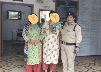 डायल 112 की सूचना पर कालाढूंगी पुलिस ने त्वरित कार्यवाही कर एक विक्षिप्त महिला को किया सकुशल परिजनों के सुपुर्द