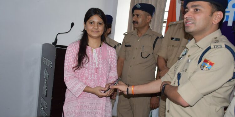 SSP NAINITAL की पुलिस टीम की मेहनत रंग लाई,46 लाख कीमत के 269 फरियादियों के चेहरे पर लौटाई मुस्कान