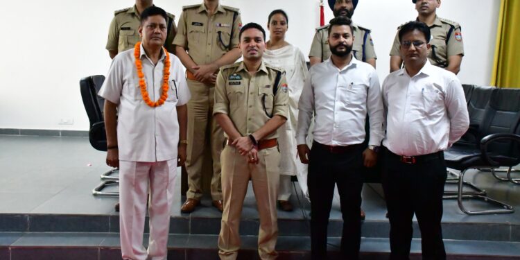 नैनीताल जिले से सेवानिवृत्त हो रहे पुलिस अधि0/कर्मियों को एसएसपी नैनीताल ने किया सम्मानित
