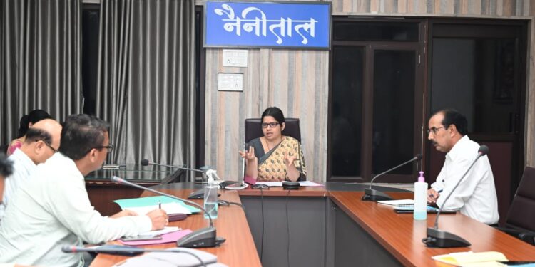 डीएम वंदना सिंह ने इन कार्यो के संबंध में विभागीय अधिकारियों के साथ की बैठक