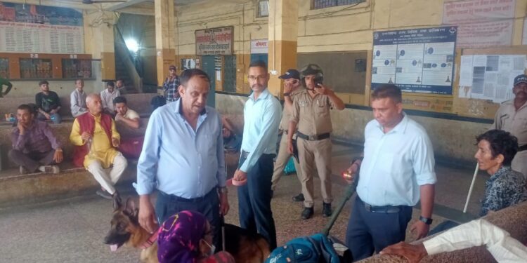 स्वतंत्रता दिवस को लेकर नैनीताल पुलिस अलर्ट,हल्द्वानी शहर में बम डिस्पोजल, डॉग स्क्वाड टीम ने चलाया चेकिंग अभियान