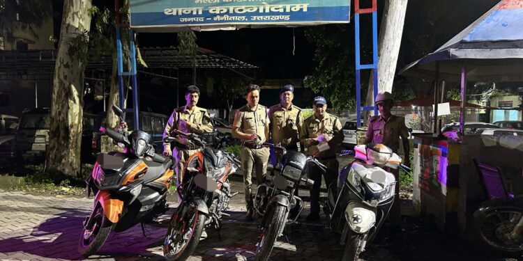 नशे शराब में वाहन चलाने पर 02 चालकों/दोपहिया वाहन में दो से अधिक सवारी बैठाकर उत्पात मचाने वाले 04 चालकों के विरुद्ध हुई कार्यवाही