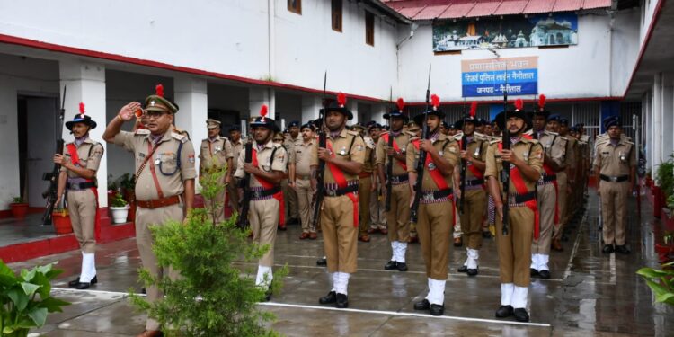 नैनीताल पुलिस ने धूमधाम से मनाया आजादी का अमृत पर्व, एसएसपी नैनीताल समेत सभी पुलिस बल ने ध्वजारोहण कर दी तिरंगे को सलामी