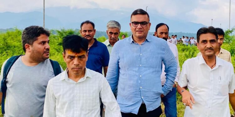 शासन-प्रशासन की अकर्मण्यता का नतीजा है अंतराष्ट्रीय स्टेडियम और गोला पुल के अस्तित्व के साथ खिलवाड़: सुमित हृदयेश