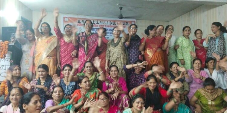 महिला कांग्रेस स्थापना दिवस पर 100 से अधिक महिलाओं ने थामा कांग्रेस के हाथ और महिला सशक्तिकरण के लिए मिलकर कार्य करने का लिया संकल्प