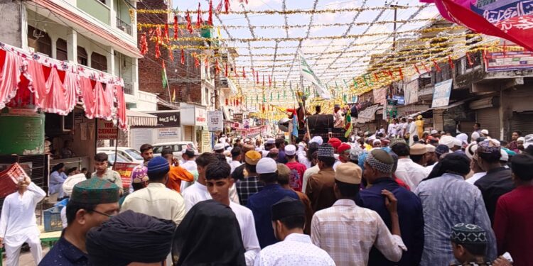 अमनो सुकून के साथ धूम धाम से मनाया गया जश्ने ईंद-ए-मिलाद-उन-नबी का दिन पर्व