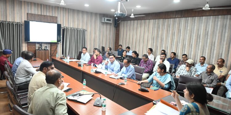 डीएम वंदना सिंह ने ली कैंप में स्प्रिंग एंड रिवर रिजुवनशन प्राधिकरण की बैठक