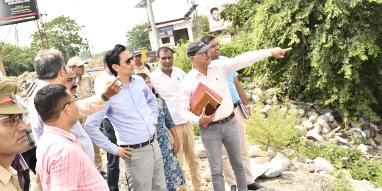 आयुक्त/सचिव मा. सीएम दीपक रावत ने गौलापुल एवं अन्तर्राष्ट्रीय स्टेडियम का किया निरीक्षण