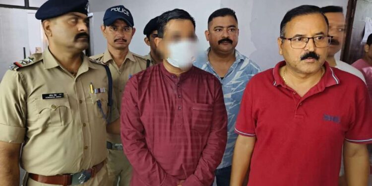 महिला से दुष्कर्म के आरोपी भाजपा नेता मुकेश बोरा उत्तर प्रदेश से हुआ गिरफ्तार