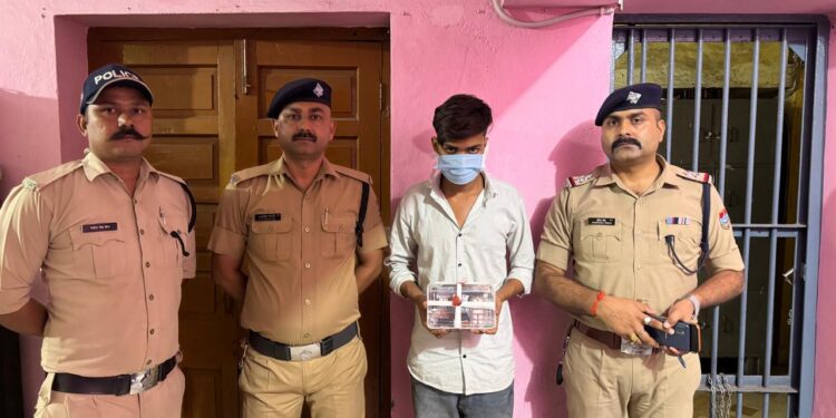 पुलिस ने नशीले इंजेक्शन के साथ एक व्यक्ति को तस्करी करते किया गिरफ्तार