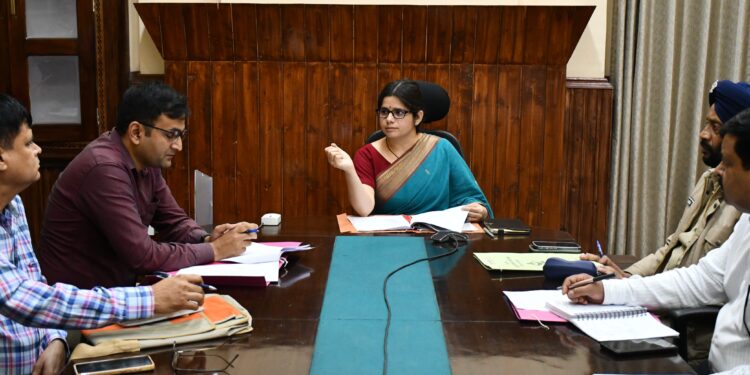 हल्द्वानी_डीएम वंदना सिंह ने की जनपद स्तरीय समिति की बैठक