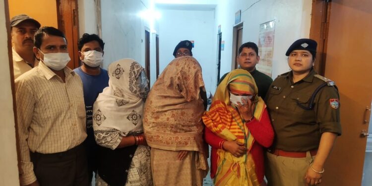 पुलिस ने देह व्यापार में लिप्त महिला सरगना सहित पांच को किया गिरफ्तार