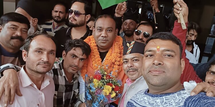 अमेरिका के कोलंबिया में हुए पावर लिफ्टिंग के स्वर्ण पदक विजेता मुकेश पाल पहुंचे हल्द्वानी, जोरदार खैरमकदम किया