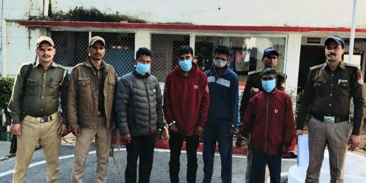 कालाढूंगी क्षेत्र से फरार 04 वारंटी आए पुलिस की गिरफ्त में
