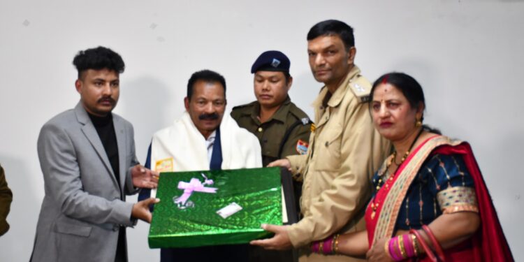 उत्तराखंड पुलिस के नैनीताल जिले से सेवानिवृत्त हो रहे 06 पुलिस कर्मियों को एसपी सिटी हल्द्वानी ने किया सम्मानित, स्वस्थ्य जीवन और उज्ज्वल भविष्य की शुभकामनाओं के साथ दी विदाई