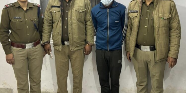 बनभूलपुरा पुलिस ने लंबे समय से फरार चल रहे वांछित अभियुक्त को दिल्ली से किया गिरफ्तार