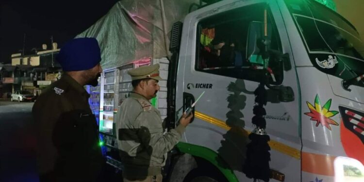 डृक एवं ड्राइव के खिलाफ नैनीताल पुलिस का संघन चेकिंग अभियान जारी,2 चालक गिरफ्तार वाहन सीज डीएल निरस्तीकरण की कारवाई