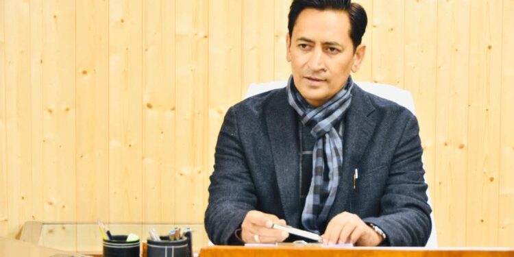 हल्द्वानी_घरेलू गैस रिफिलिंग के अवैध धंधे का हुआ पर्दाफाश,कुमाऊं आयुक्त ने दिए यह सख्त निर्देश – पढ़े बड़ी ख़बर