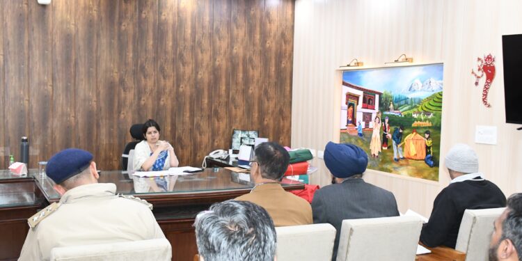 डीएम वंदना ने जिला स्तरीय सड़क सुरक्षा समिति की बैठक कर दिये आवश्यक दिशा निर्देश
