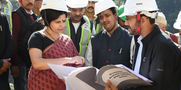 डीएम ने निर्माणाधीन जमरानी बांध परियोजना के निर्माण स्थल का निरीक्षण कर प्रभावितों से मुलाकात कर उनकी समस्याएं सुनी