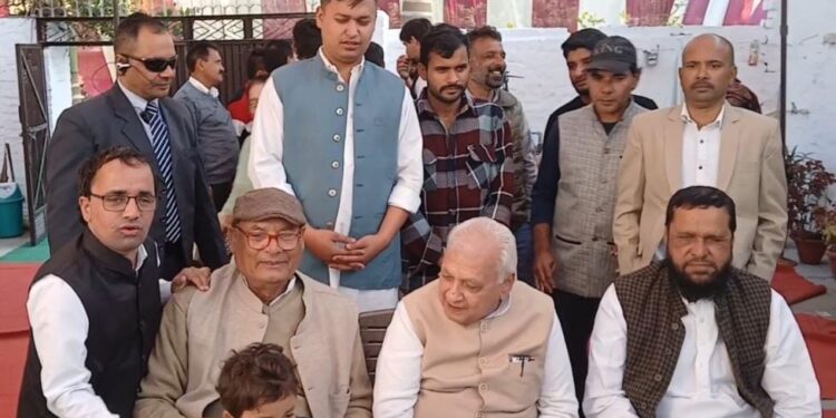 राज्यपाल आरिफ मोहम्मद खान का पंतनगर एयरपोर्ट पर स्वागत।