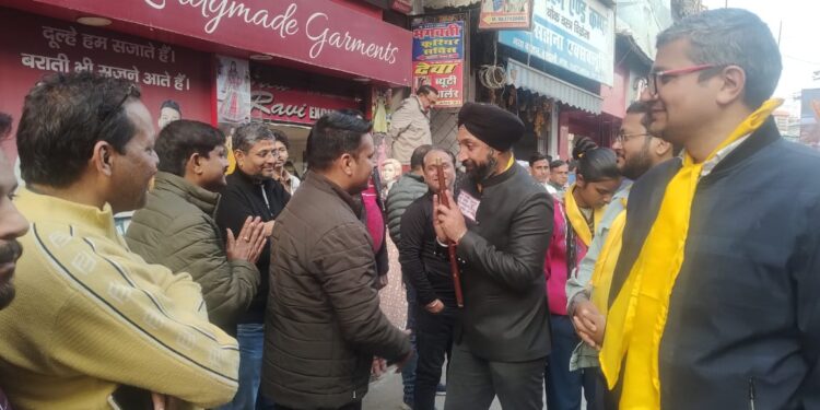 हल्द्वानी से निर्दलीय मेयर प्रत्याशी असिस्टेंट कमांडर आरपी सिंह ने अपने समर्थन मे जनता के बीच चलाई जनसंपर्क एक्सप्रेस