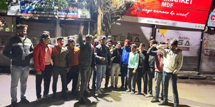 हल्द्वानी नगर निगम से निर्दलीय प्रत्याशी असिस्टेंट कमांडेंट आर पी सिंह ने अपनी जनसम्पर्क अभियान एक्सप्रेस को दिखाई हरी झंडी