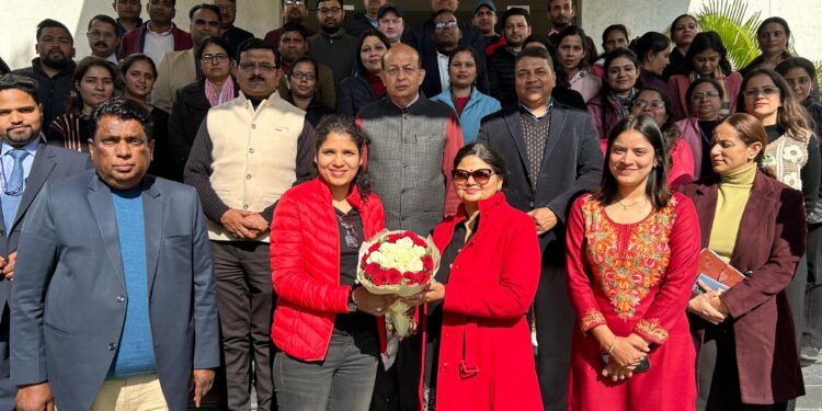 “अंतरराष्ट्रीय बॉक्सर प्रियंका चैधरी का पाल कॉलेज ऑफ टेक्नोलॉजी एंड मैनेजमेंट में भव्य स्वागत’