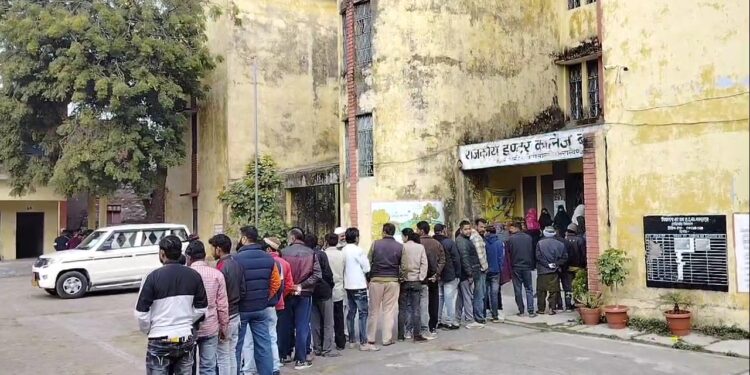 नगर निगम चुनाव: मेयर और पार्षद पद के लिए शुरु हुआ मतदान, सुरक्षा के पुख्ता इंतजाम