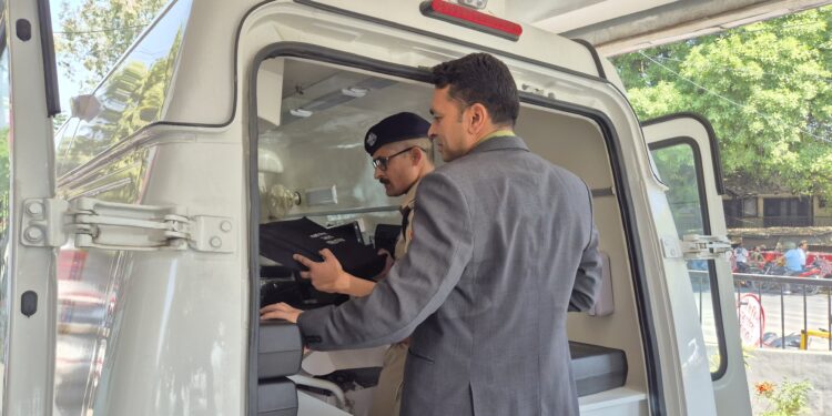 एसएसपी नैनीताल ने हल्द्वानी में मोबाइल फोरेंसिक वाहन को हरी झंडी दिखाकर किया रवाना