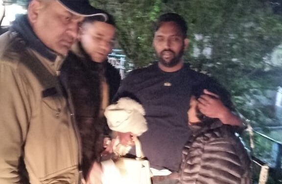 नैनीताल में सेल्फी लेते वक्त झील में गिरी महिला पर्यटक,मित्र पुलिस ने बचाई जान