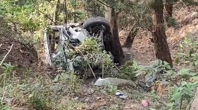 नैनीताल_गहरी खाई में जा गिरी स्कॉर्पियो महिला की मौत, बेटा घायल – परिजनों में कोहराम